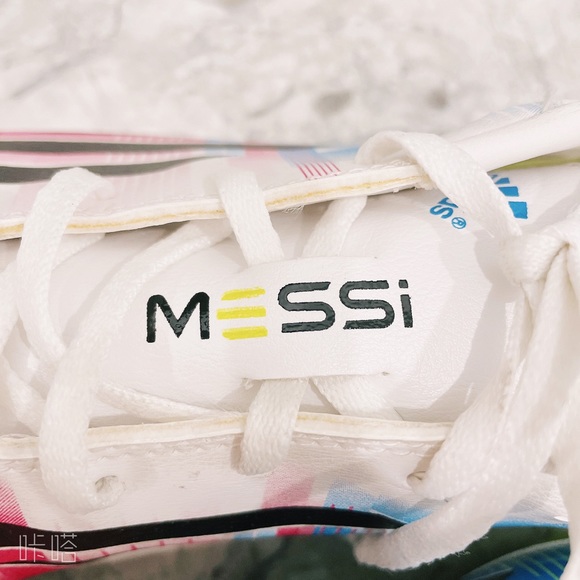 Adidas F30 Messi soccer shoes - Picture 6 of 8